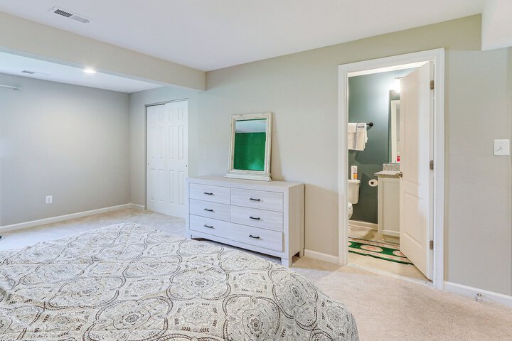 2 Mi to Hollywood Casino: Charles Town Townhome!