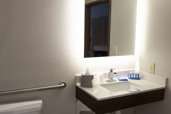 Holiday Inn Express & Suites Sedalia by IHG
