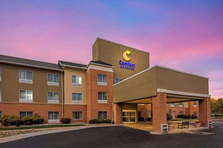 Hotel 2 of 53
