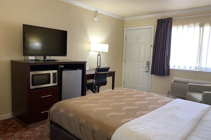 Room 28 of 46