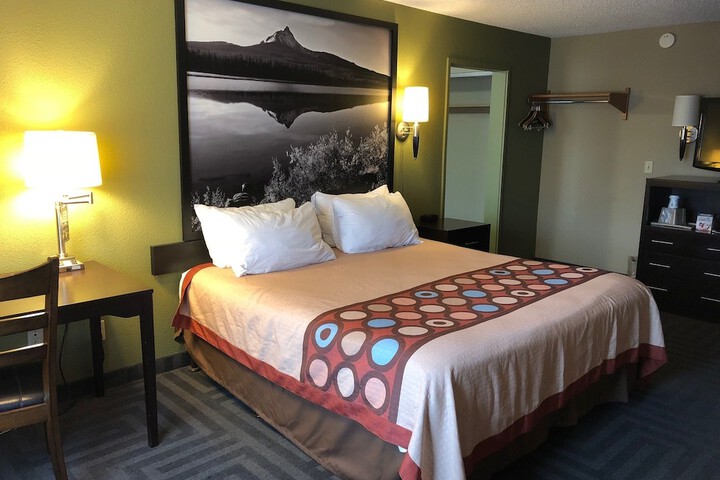 Room 15 of 38