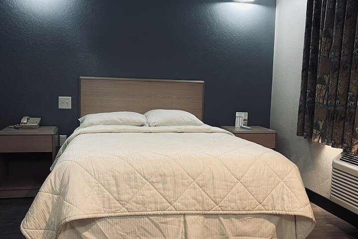 Room 33 of 37