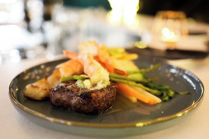 Dining 20 of 33