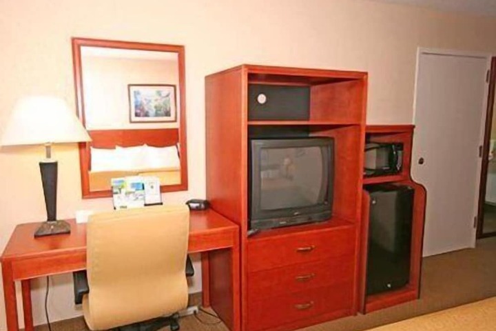 Room 26 of 35