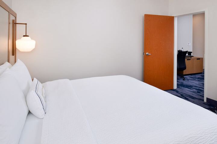 Room 32 of 46