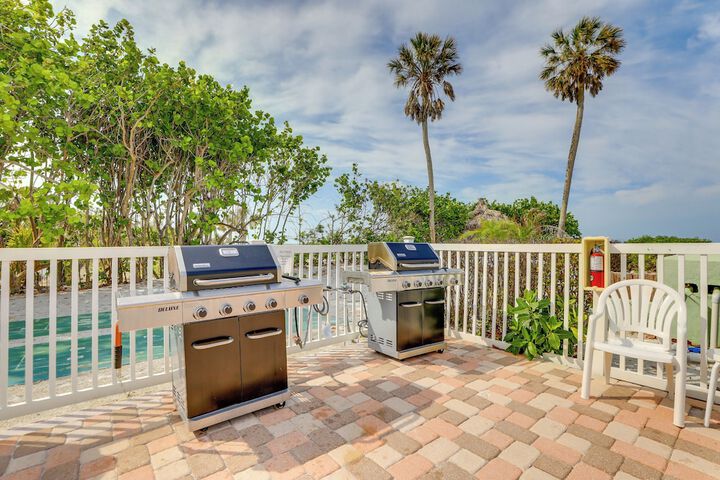 Sunlit Longboat Key Escape w / Private Resort Beach