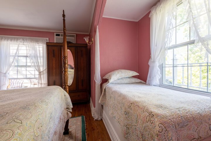 Room 44 of 69