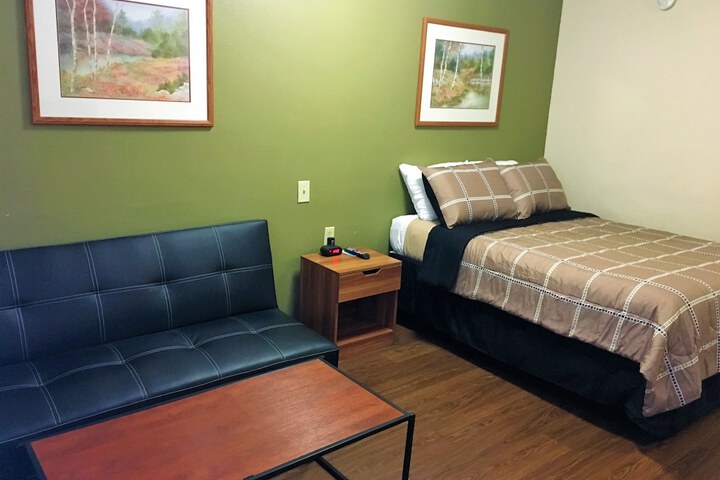 Room 25 of 48
