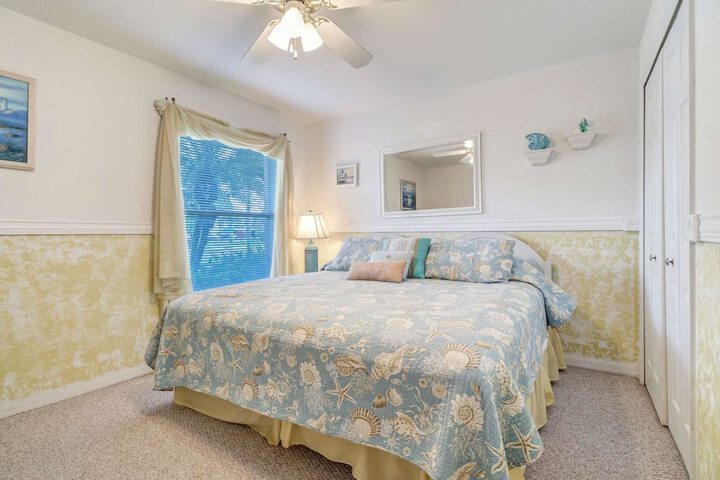 Room 40 of 61