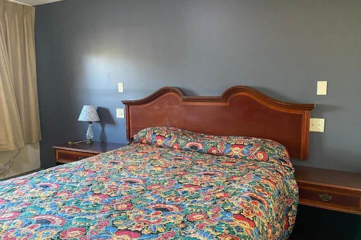 Room 21 of 33