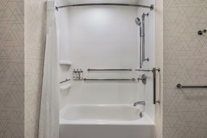 Holiday Inn Express and Suites Rhinelander by IHG