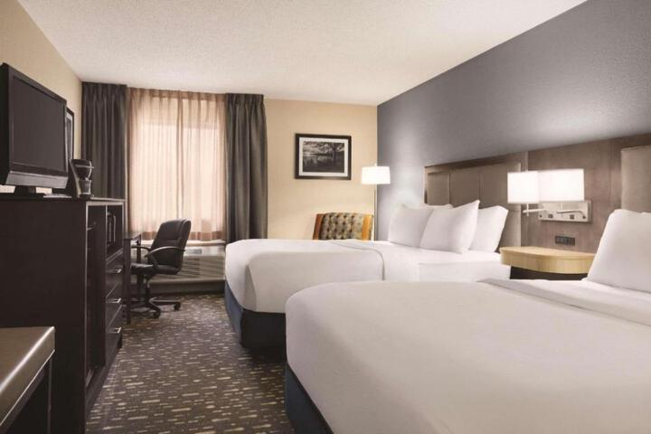 Country Inn & Suites by Radisson Auburn IN