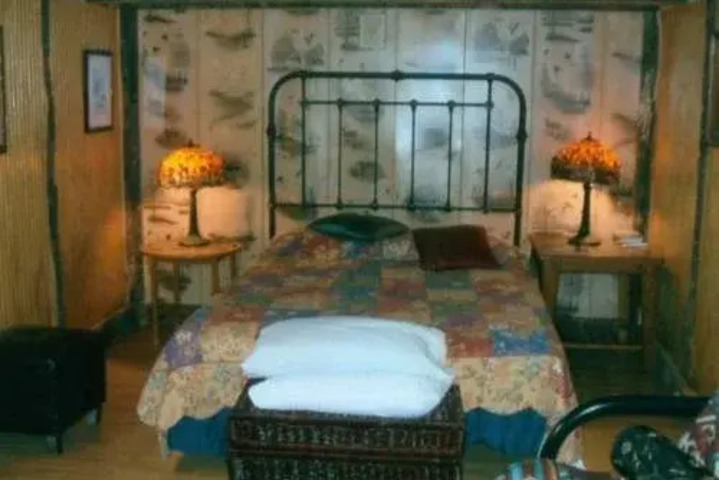 DIAMOND JOHNS RIVERSIDE RETREAT