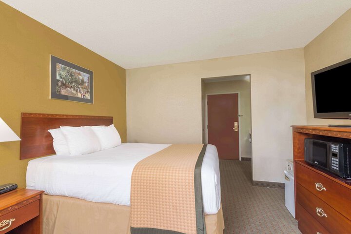 Room 8 of 20