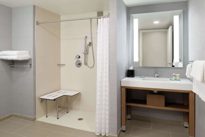 Room 33 of 63