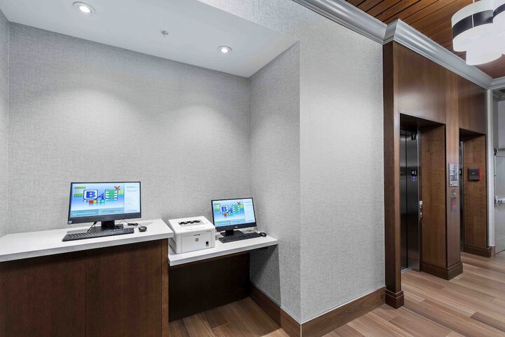 Business Center 82 of 83