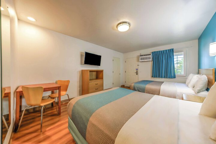 Room 17 of 26