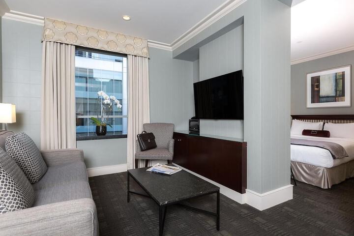 Room 32 of 42