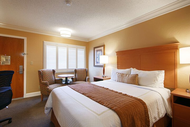 Room 32 of 47