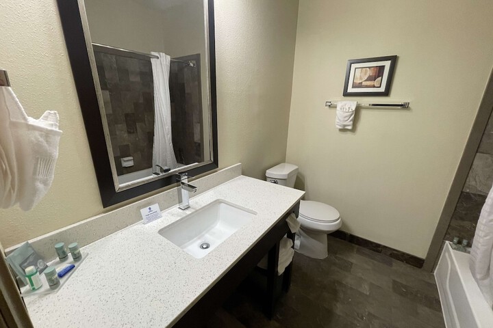 Room 8 of 16