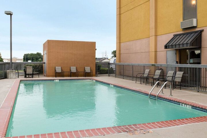 Quality Inn Cleveland MS