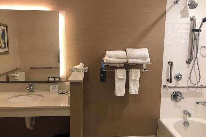 Fairfield Inn & Suites by Marriott Detroit Lakes
