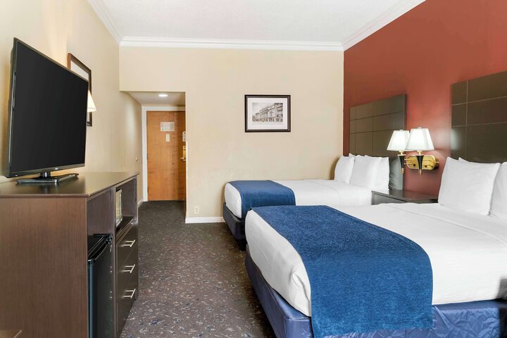 Room 60 of 76