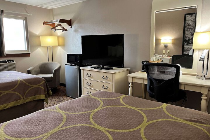 Super 8 by Wyndham Indianapolis / Emerson Ave