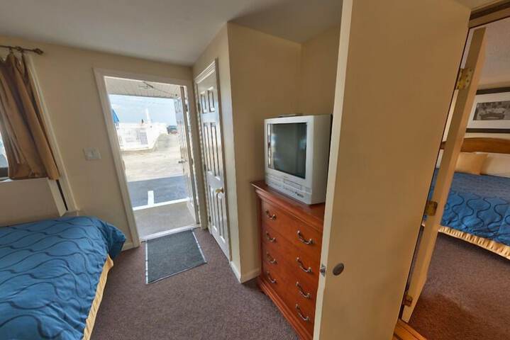 Room 37 of 59