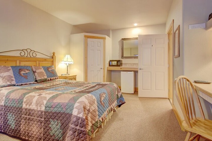 Eagle Fire Lodge & Cabins