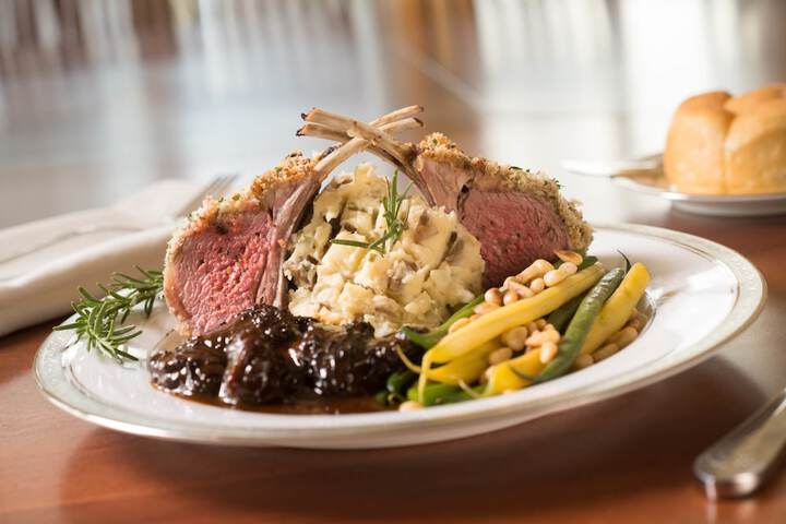 Dining 39 of 44