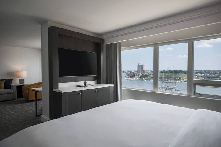 Renaissance Baltimore Harborplace Hotel