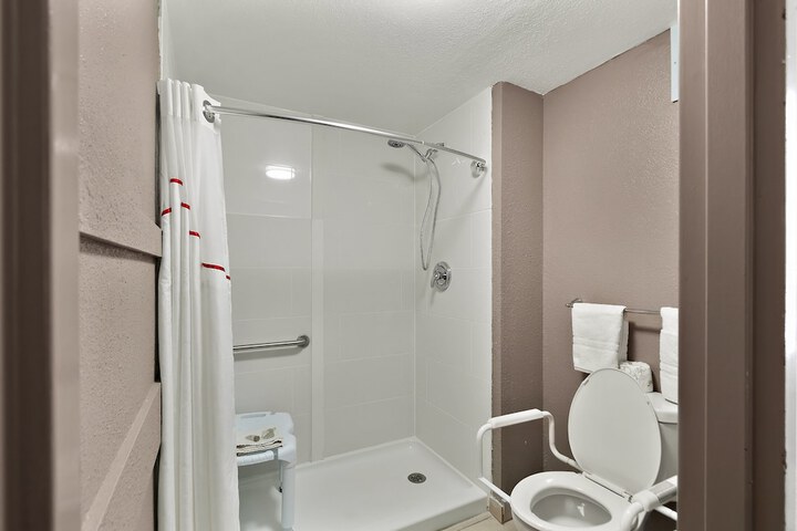 Room 16 of 36