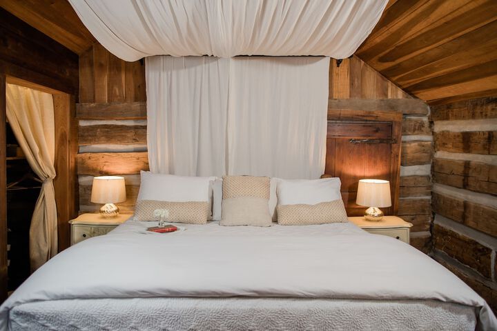 The Mast Farm Inn