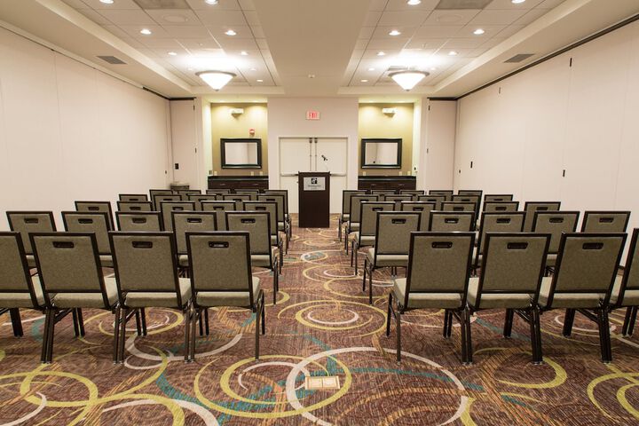 Holiday Inn Bloomington-Airport by IHG
