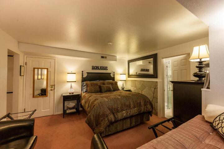HILLSIDE HOUSE BED AND BREAKFAST