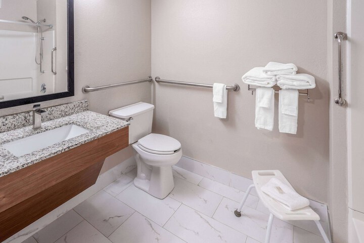 Room 9 of 28