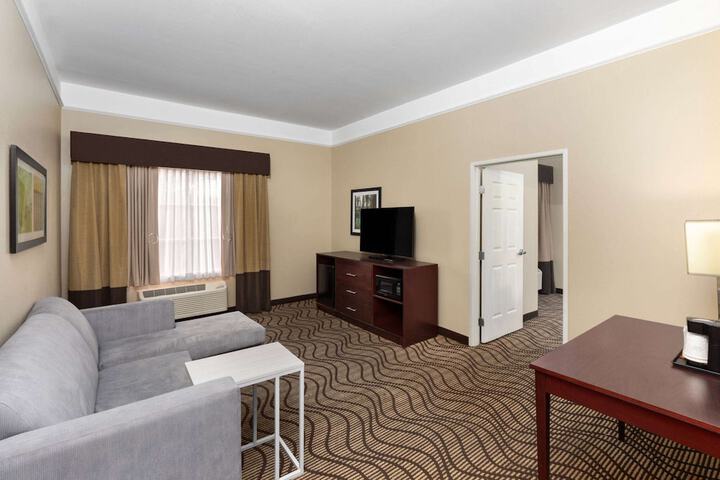 Room 28 of 40