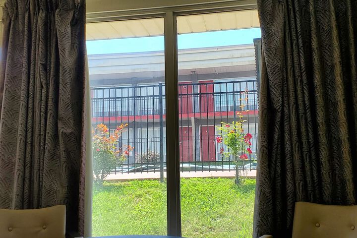 Room 11 of 16