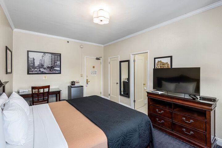 Room 11 of 71