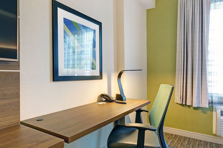 Room 8 of 40