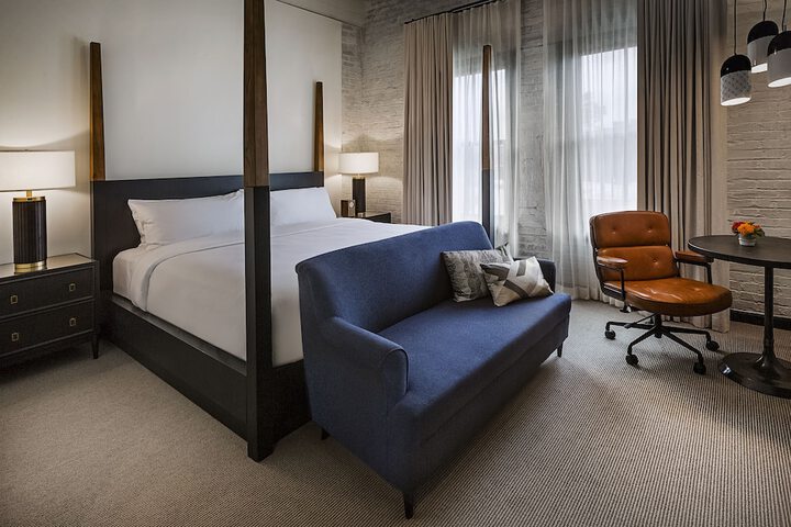 Crossroads Hotel