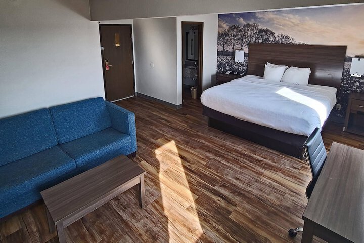 Clarion Pointe Bettendorf - Quad Cities