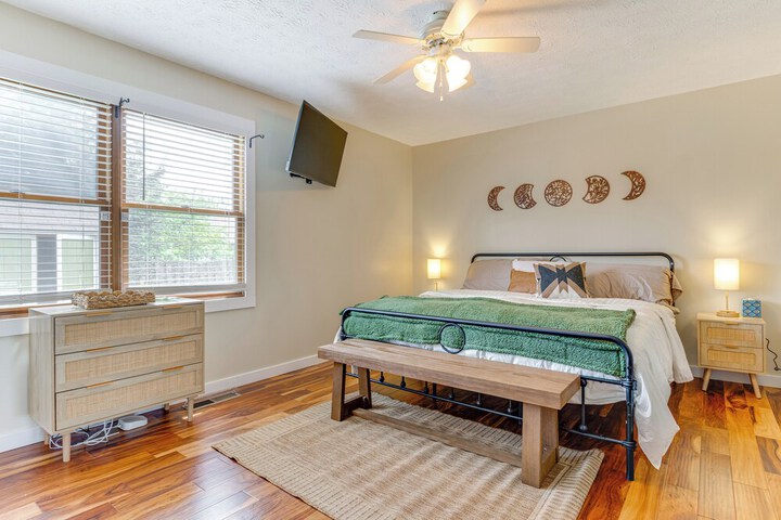 14 Mi to Dtwn Indy: Family Gem w / Yard