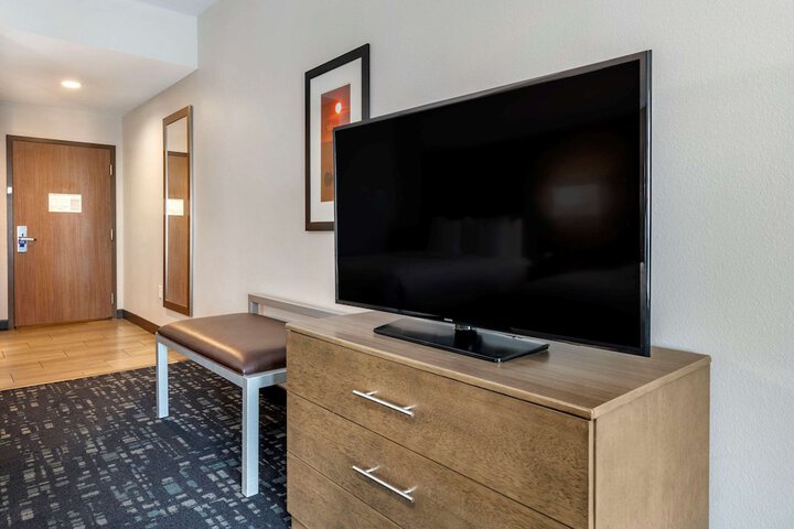 Comfort Suites Fort Lauderdale Airport & Cruise Port