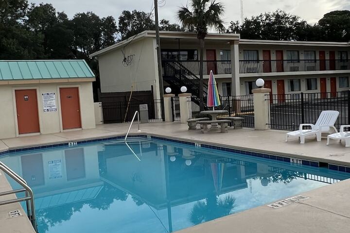 Pool 34 of 91