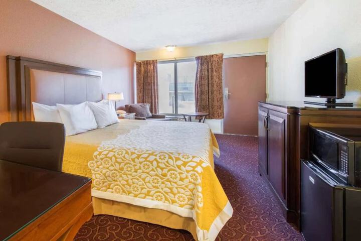 Room 12 of 16