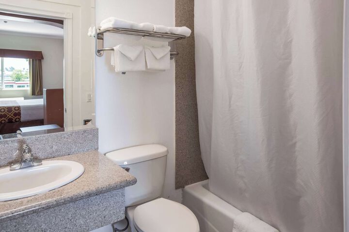 Rodeway Inn & Suites Pasadena