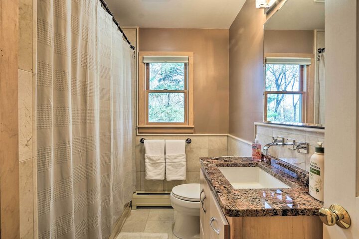 Family-friendly Woodbury Home With Yard + Deck!