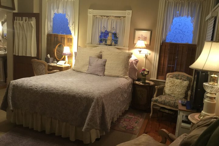 Historic Iron Horse Inn